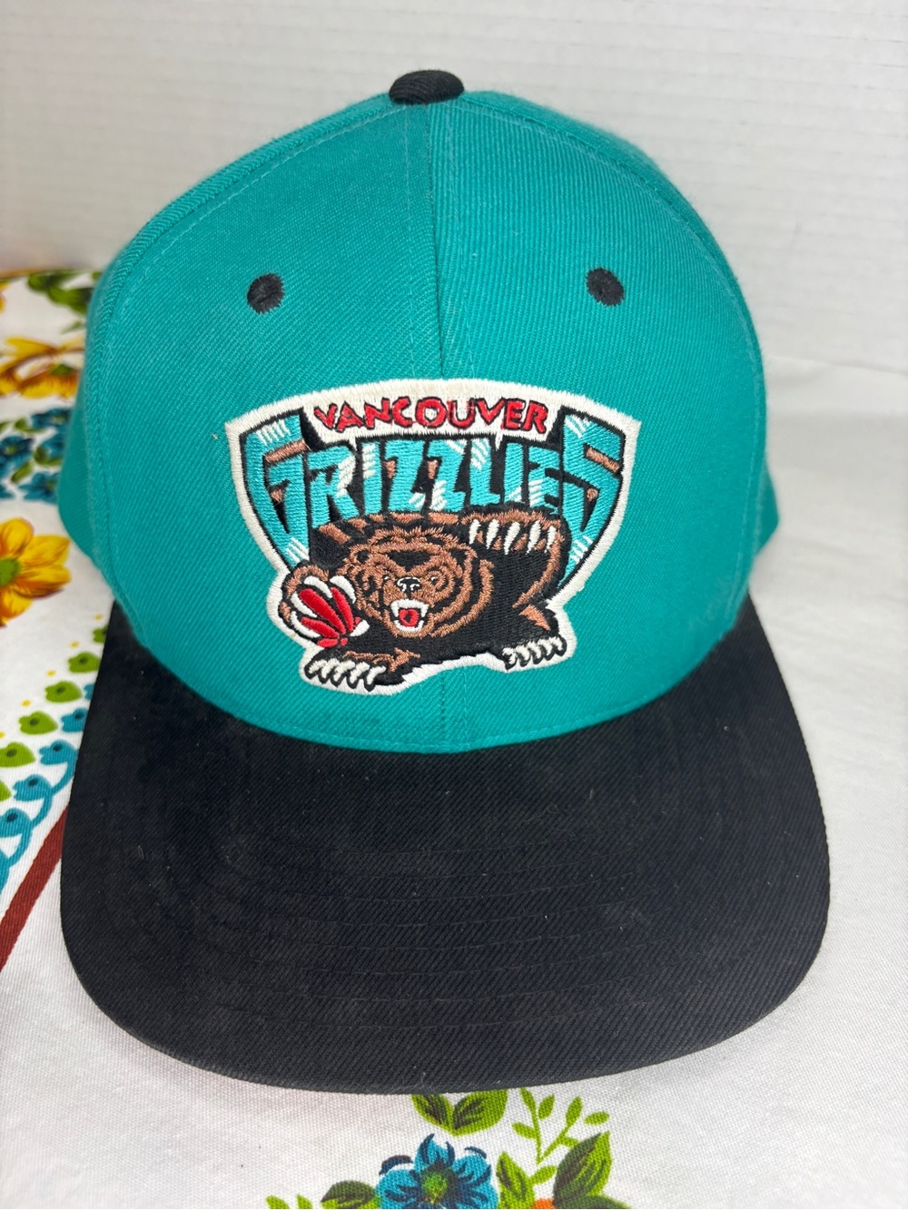 Vintage Mitchell & Ness Vancouver Grizzlies Snapback Hat Cap